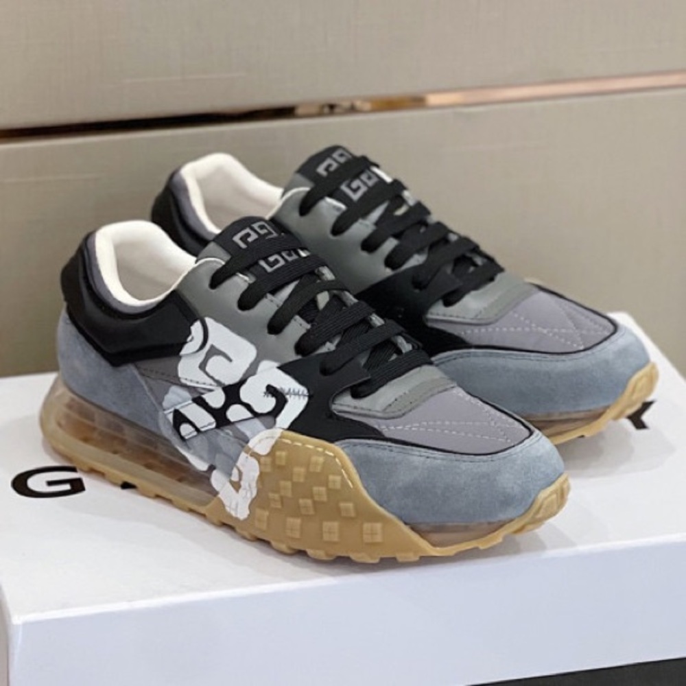 SOLD🪼🐢🐳🐙Givenchy Spectre Runner Lace-Up Sneakers 
Low-top Size 43